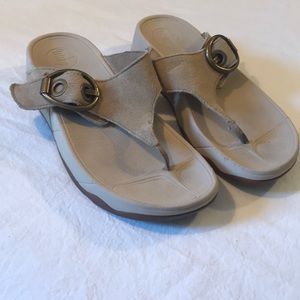 FITFLOPS Sz 7 Beige Suede T-Strap Sandals